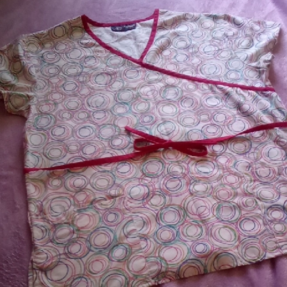 Cambridge Classics Women's Colorful Circle Patterned Scrub Top Size Med